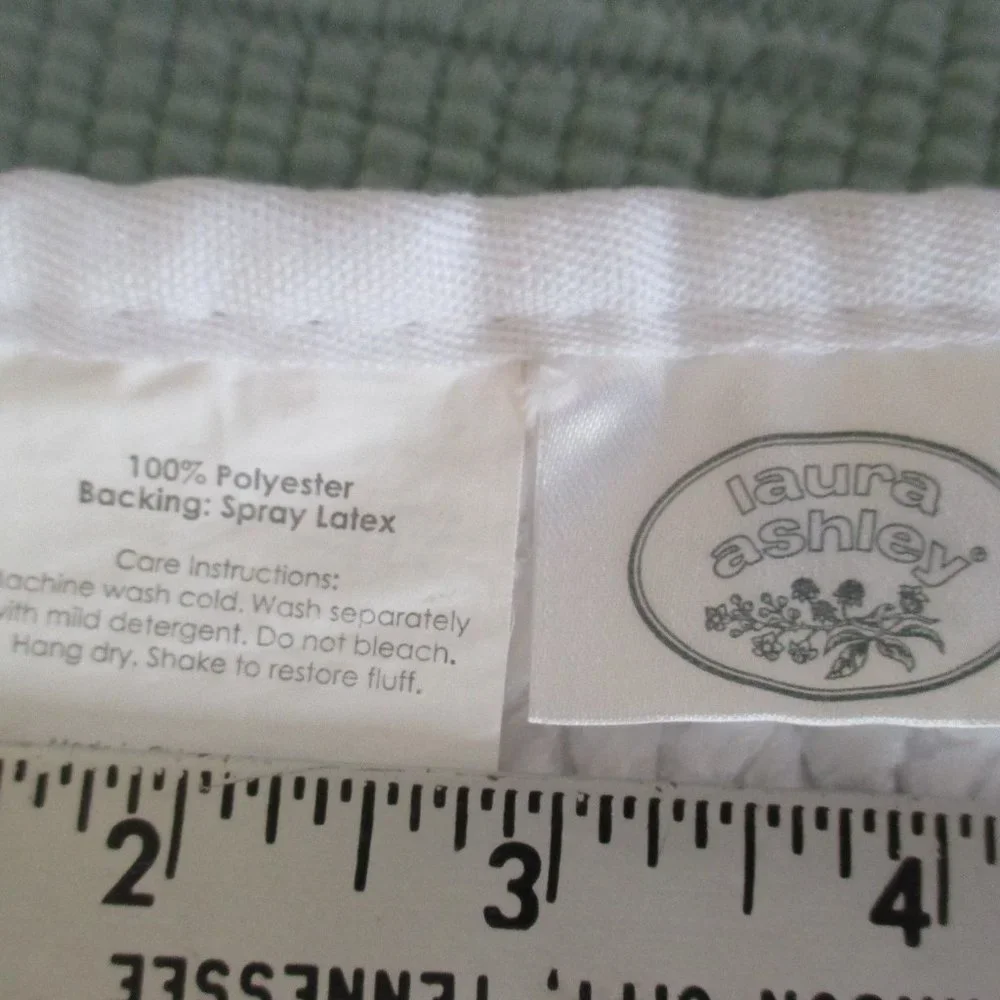 Laura Ashley White Velour Tufted Bath Mat Rug
